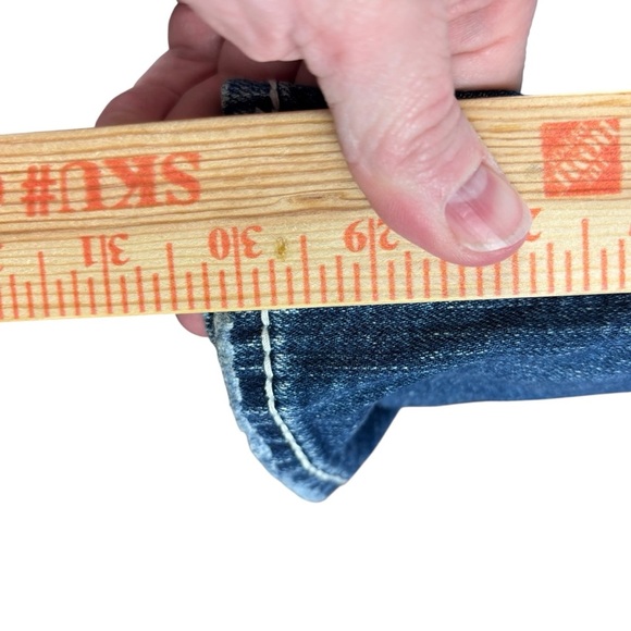 EUC Wrangler Women's Light Blue Distressed Bootcut Jeans Sz 11/30” inseam - Picture 8 of 10